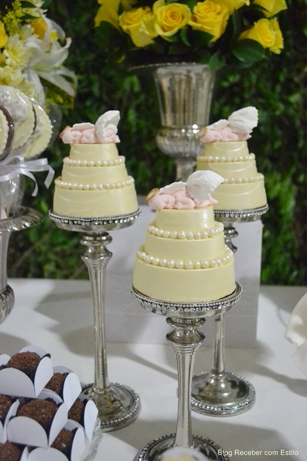 Decoração de Batizado Amarelo e Branco