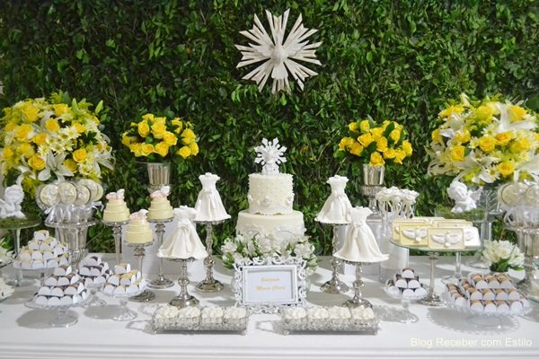 Decoração de Batizado Amarelo e Branco