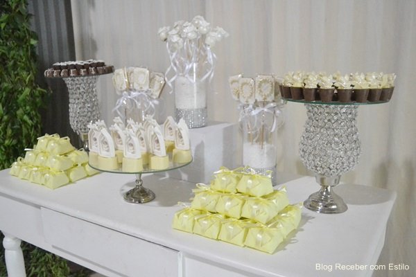 Decoração de Batizado Amarelo e Branco